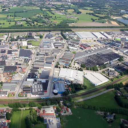 luchtfoto van bedrijventerrein Harselaar