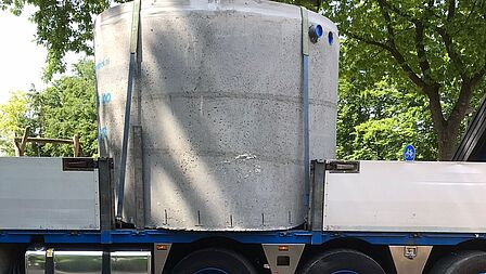 vrachtwagen met regenwatertank